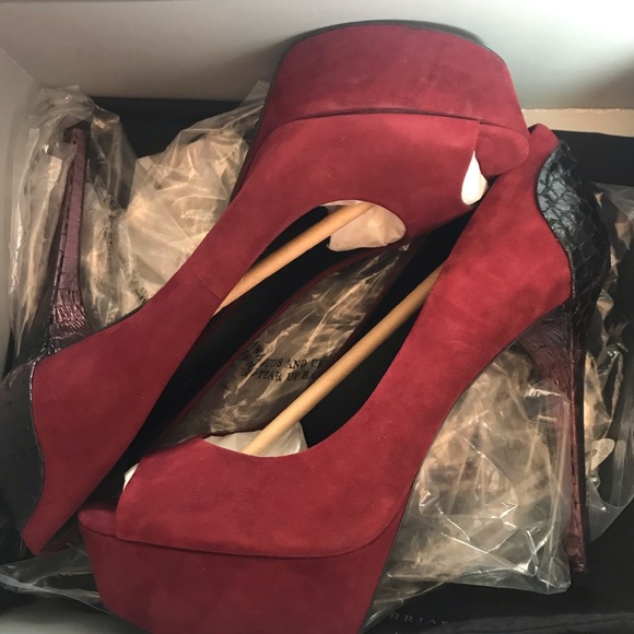 B Brian Atwood
Blayne Peep Toe Pump - Picture 2 of 6